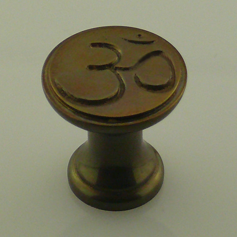 Knopf mit OM-Zeichen NA-TK-0715